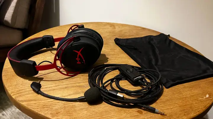 HyperX Cloud Alpha и веб-камеры Logitech