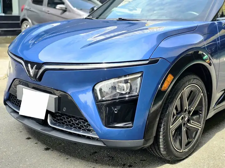 Vinfast VF7 Plus AWD 2024 темно-синий