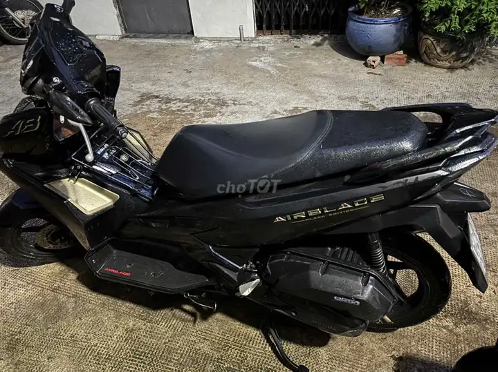 Honda Airblade 2023 матовый черный 27 000 км