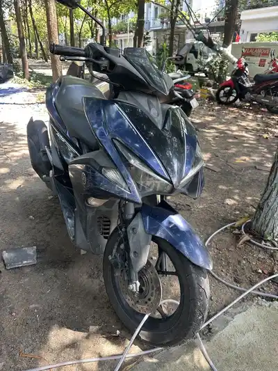 Черно-синий Yamaha NVX 125