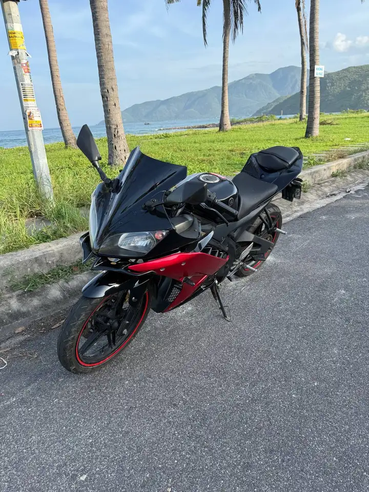 Yamaha R15 V2