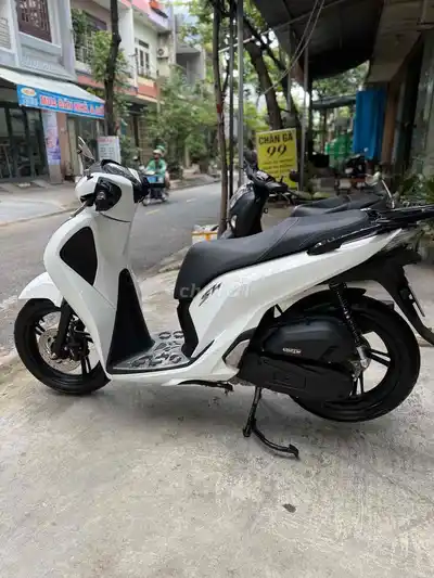 Honda SH 125i 2018 бело-чёрный