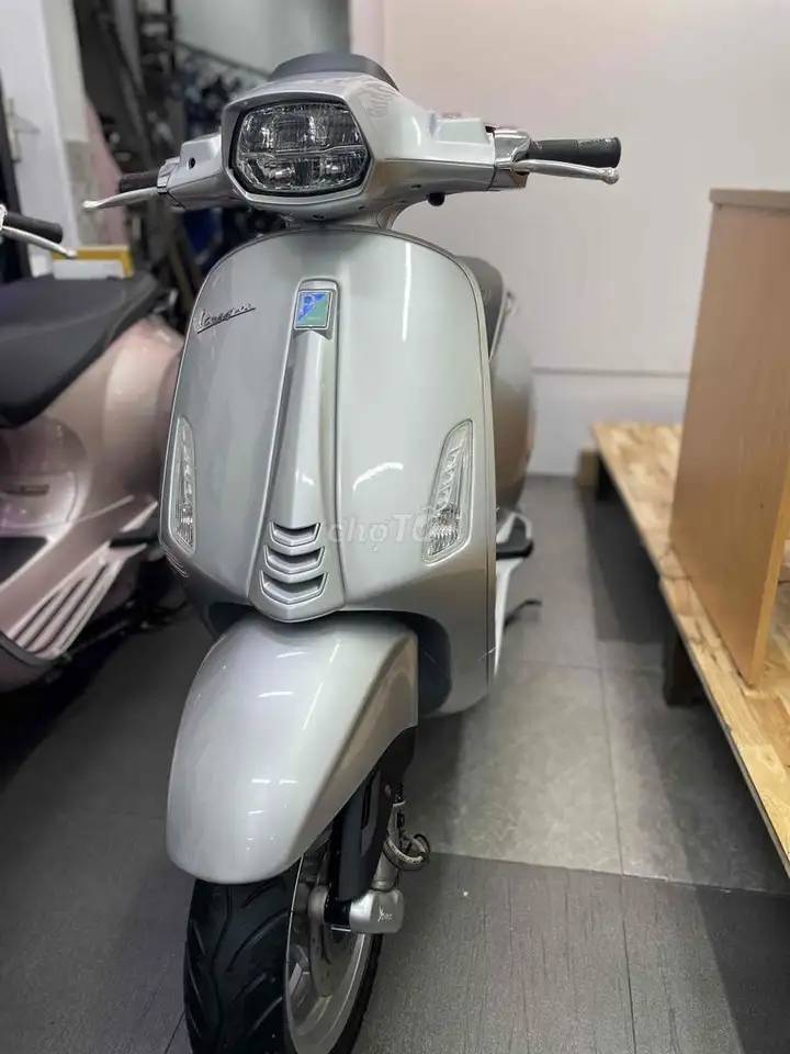 Piaggio Vespa Sprint IGET ABS Сребристый