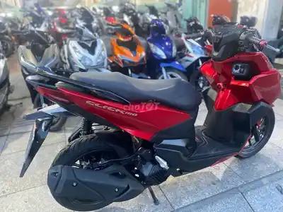 Honda Vario 160 2023 красный, состояние 90%