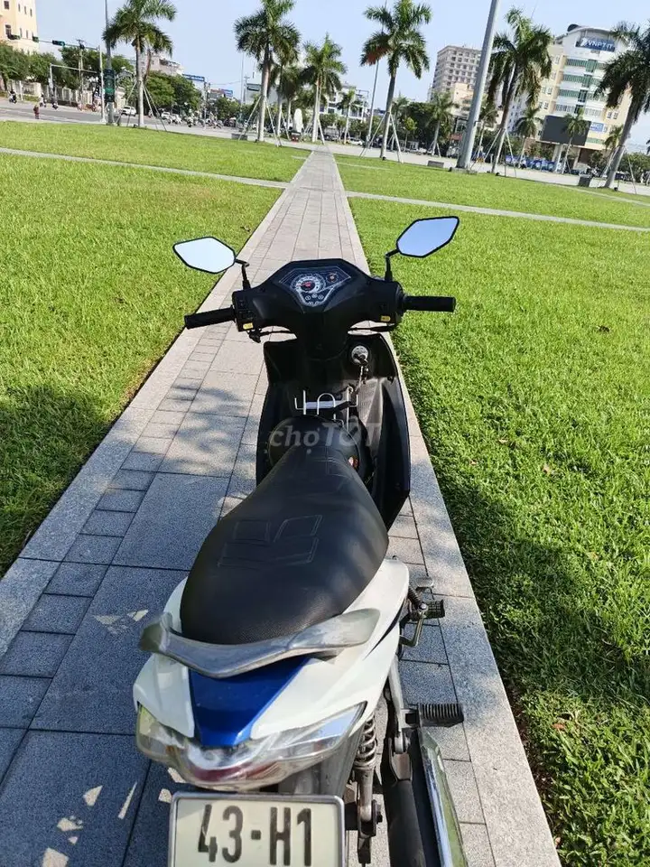 Suzuki Axelo 125cc сине-белый. BS 43