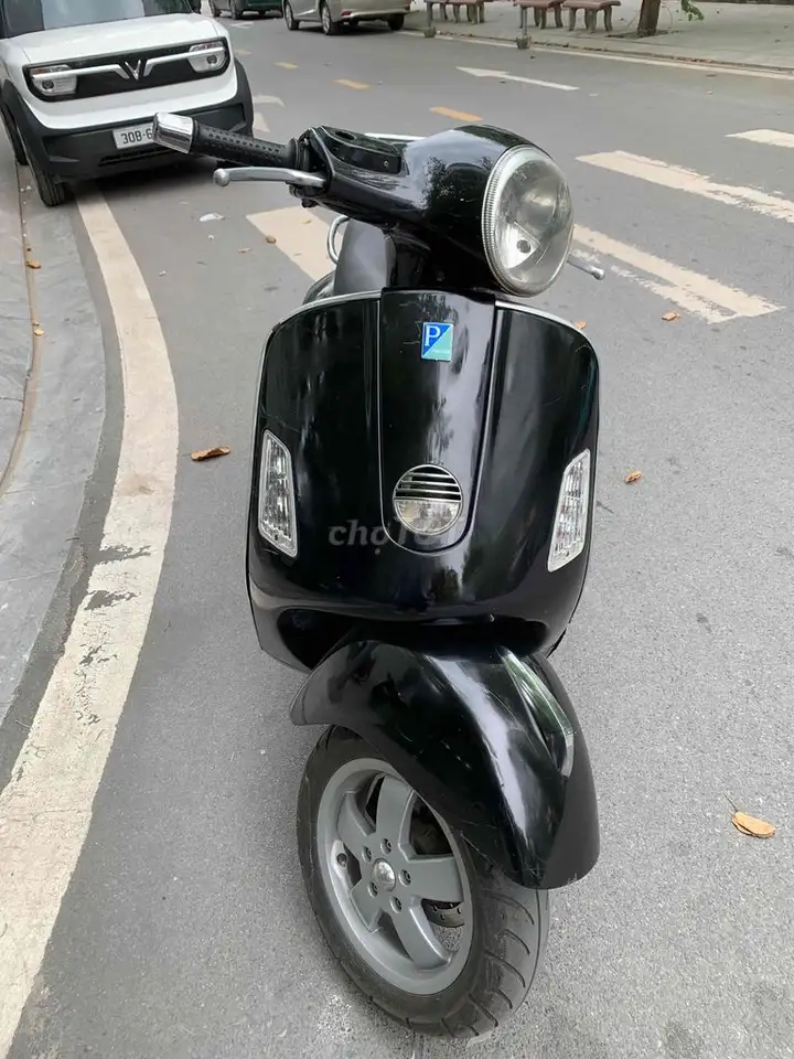 Скутер Piaggio Vespa GTS черный