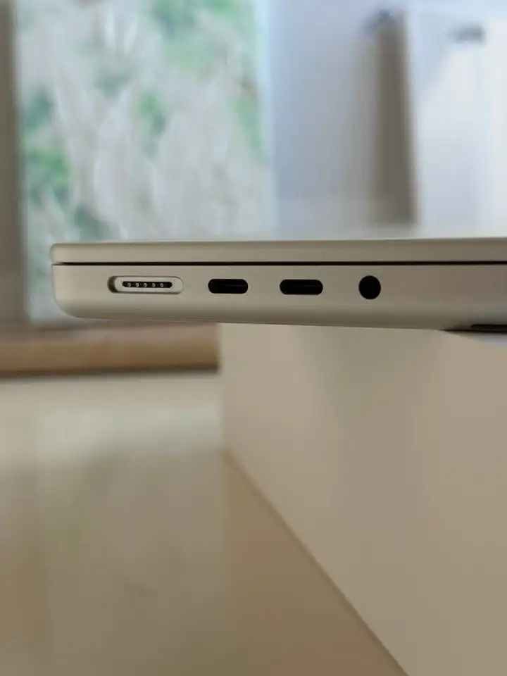 MacBook 14 m4 pro