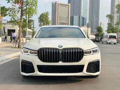 BMW 740Li белый 5-местный бензин