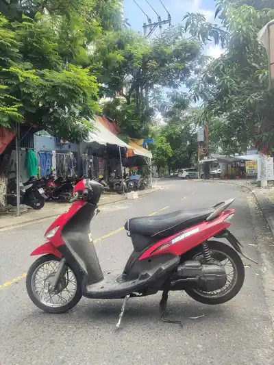 Yamaha Mio Thai с номером 43, отличный двигатель