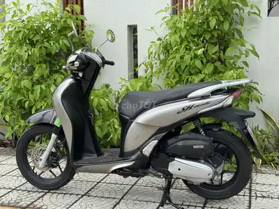Honda SH Mode 2017 серебристо-чёрный, замок smkay, госномер 43