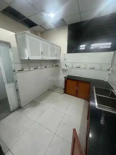 Дом 4 х 19, 1 этаж, 3 спальни, 2 туалета, Chien Luoc, за больницей Binh Tan