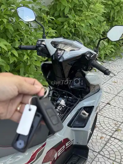 Honda Air Blade 125 4 клапана Спортивная версия 2025 Серо-красный