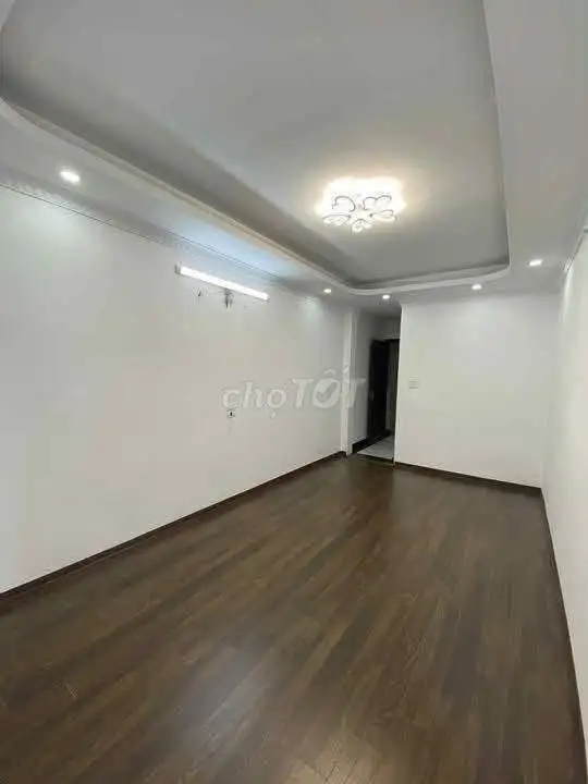 Nhà mới Thạch Bàn 31m 5 tầng 3PN gần Aeon, ô tô đỗ ngày đêm