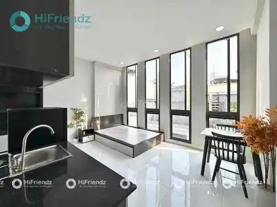 Перекресток Phú Nhuận 🔥 Студия 30м2 с балконом, окном, мебелью у парка Gia Định