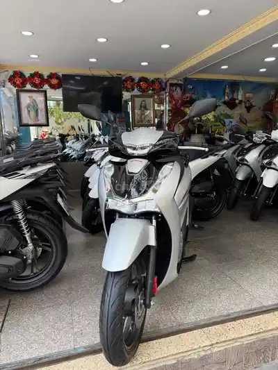 Honda SH 160i ABS 2023 Серый Порше с номерами Хошимина от собственника