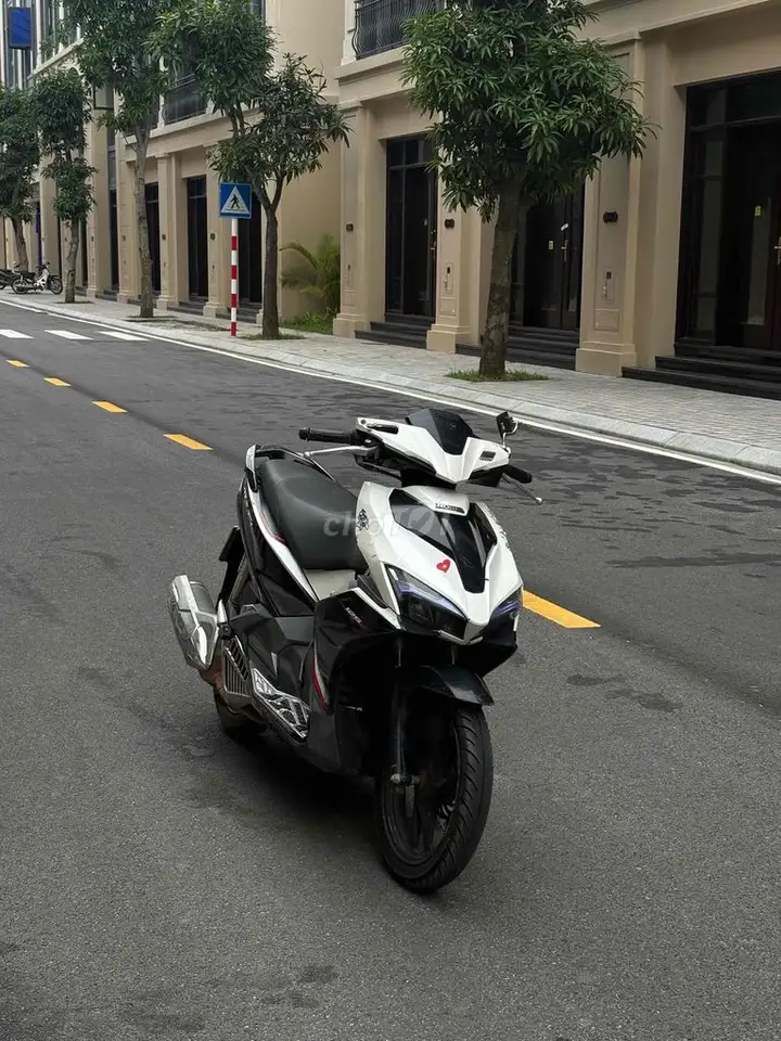 Honda AB 125 2016 белый черный