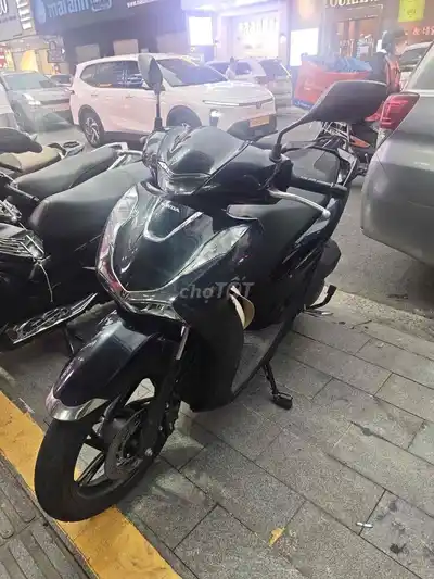 Honda SH 125i, черный, высокий скутер