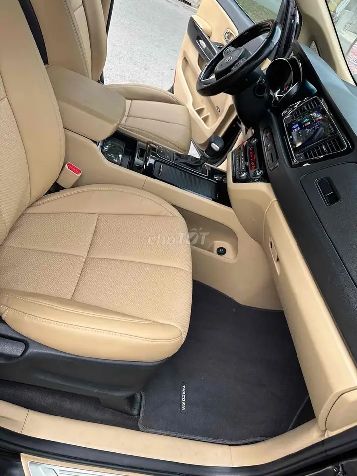 KIA Sedona 2018 2.2 DATH Максимальная черная комплектация