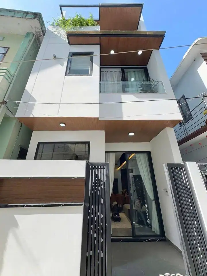 Дом 4 этажа, 4 спальни, 56 м²