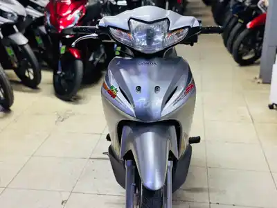 Мотосалон Thịnh Phát - Honda Wave S 110 серебристый, в отличном состоянии