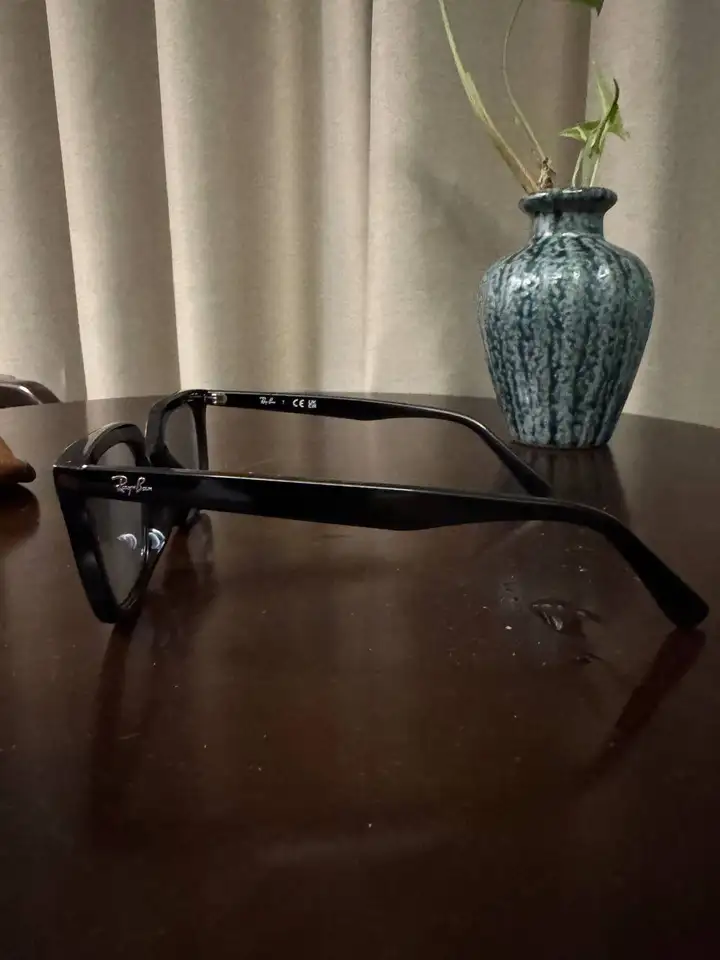 Солнцезащитные очки Ray Ban