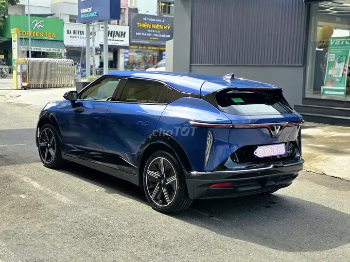 Vinfast VF7 Plus AWD 2024 темно-синий