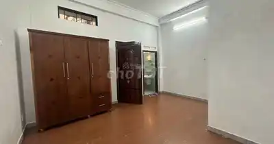 Дом 5 этажей в Ван Кань рядом со средней школой Ван Кань, 20 м от автодороги