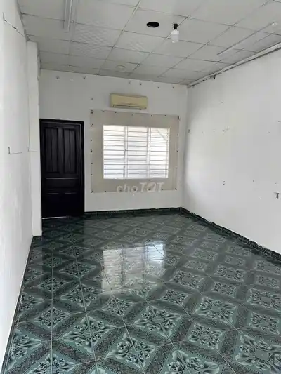 Трехэтажный дом с парковкой для авто на улице Lê Trọng Tấn, Thanh Khê