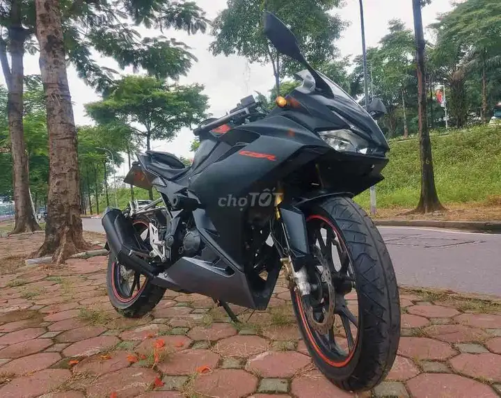 Honda CBR 150 ABS 2023, черный, отличное состояние