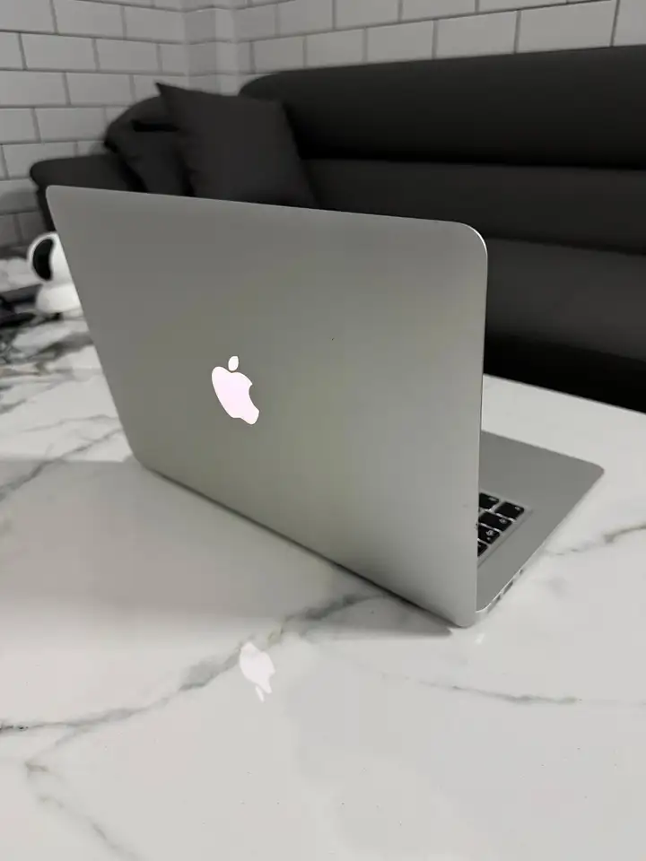 MacBook Air 13” (2017)