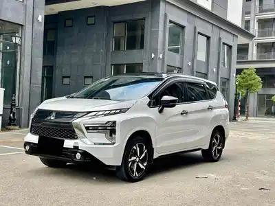 Mitsubishi Xpander 2022 Premium белый