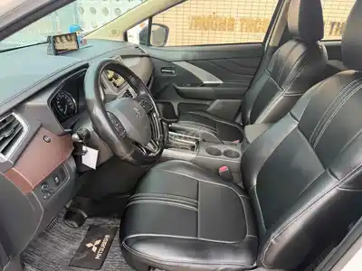 Mitsubishi Xpander Cross 2020 автомат белый