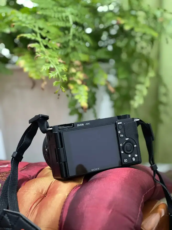 Sony ZV-E10 с китовым объективом 16–50 мм