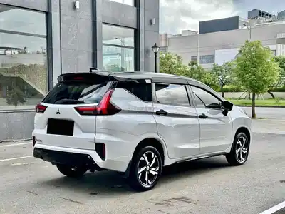 Mitsubishi Xpander 2022 Premium белый