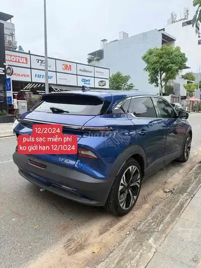 VinFast VF6 Plus 2024 синий 10000 км