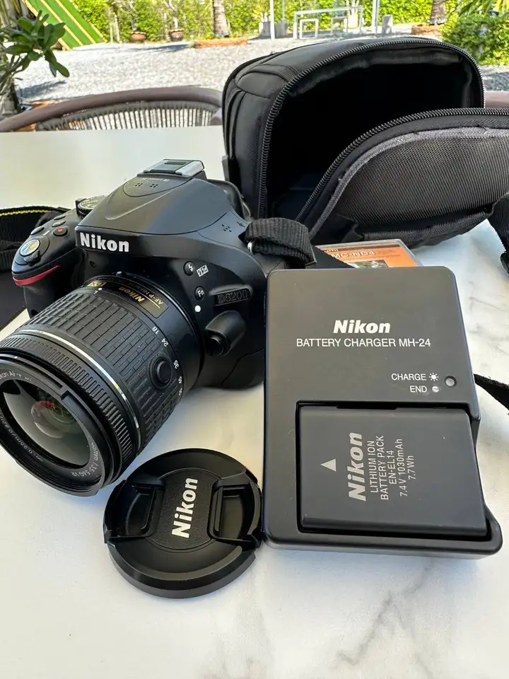 Фотоаппарат зеркальный Nikon D5200 Kit 18-55мм f/3.5-5.6, черный