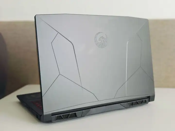 Ноутбук MSI BRAVO 15, монитор Acer Nitro, кресло игровое Edra
