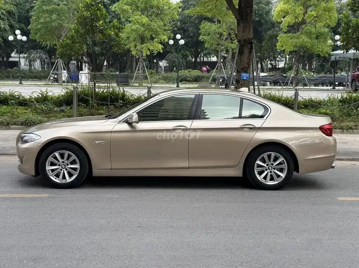 BMW 520i 2012 серо-золотистый, пробег 91 000 км