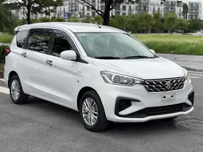 Suzuki Ertiga 2022 МКПП 1.5 Hybrid бензин-электро
