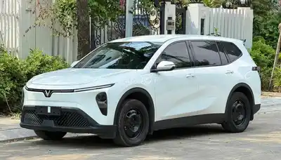VinFast Limo Green 2025 с бесплатной зарядкой
