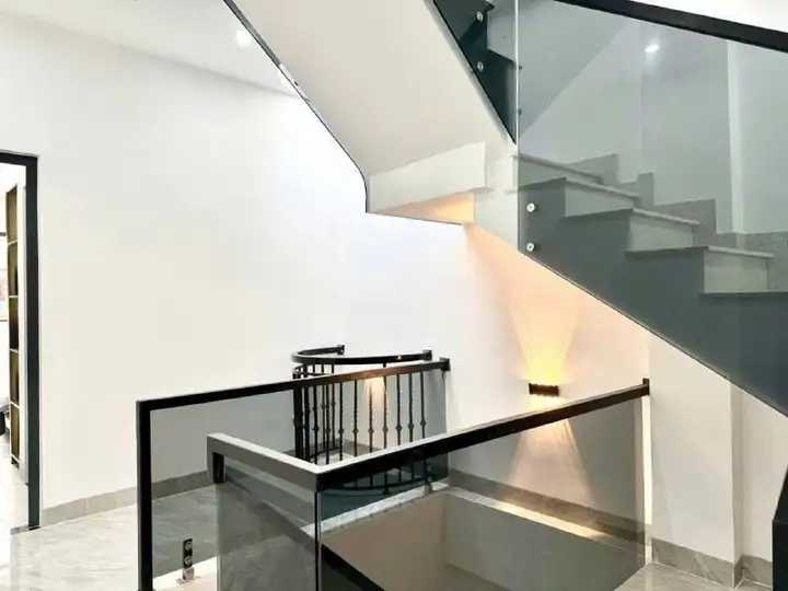 Аренда дома 3 этажа, 3 спальни, 3 WC