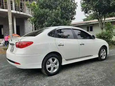 Hyundai Avante 2010 белый автомат