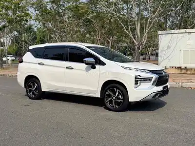 Mitsubishi Xpander Premium 2024 белый 77000 км