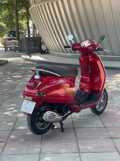 Piaggio Vespa ie Красная