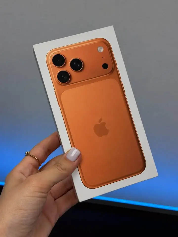 Apple iPhone 17 Pro 256ГБ SIM + ESIM