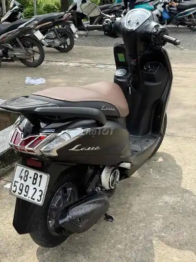 Черный скутер Yamaha Latte