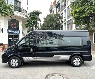 Ford Dcar 10c Limousine класс Thương Gia 2023