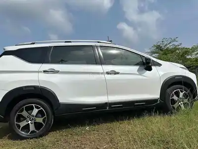 Mitsubishi Xpander Cross 7 мест белый 100.000 км