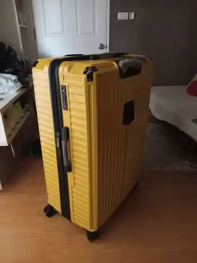Чемодан жёсткий XL жёлтый