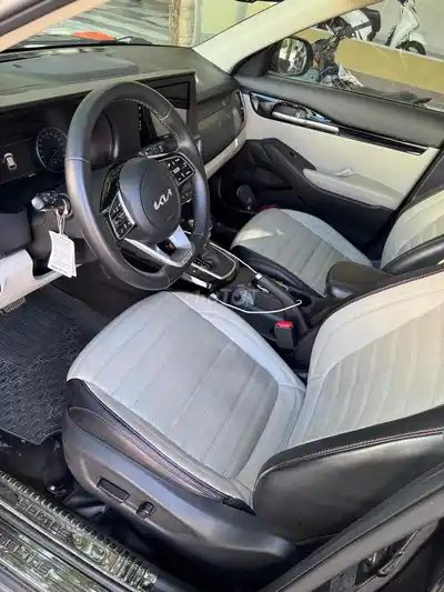 Kia Seltos 2022 Premium 40 000 км черный